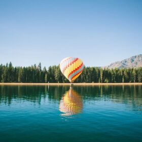 water-mountain-sky-lake-balloon-hot-air-balloon-31341-pxhere.com